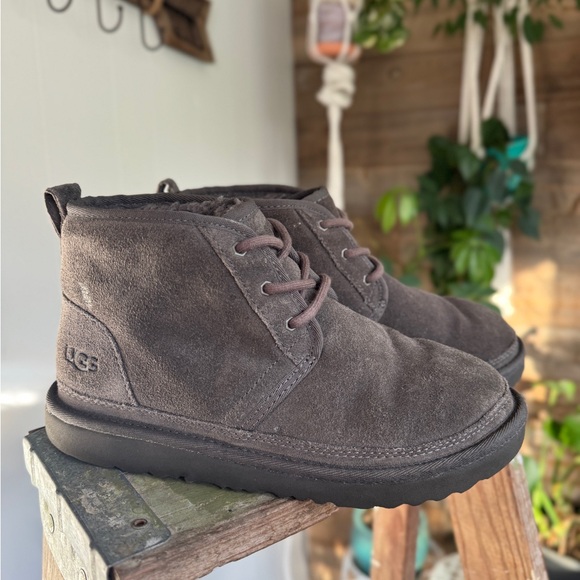 🩶UGG Neumel Kids Chukka Boots 🩶Youth Size 4 (or Women’s 5-5.5) - Picture 3 of 8
